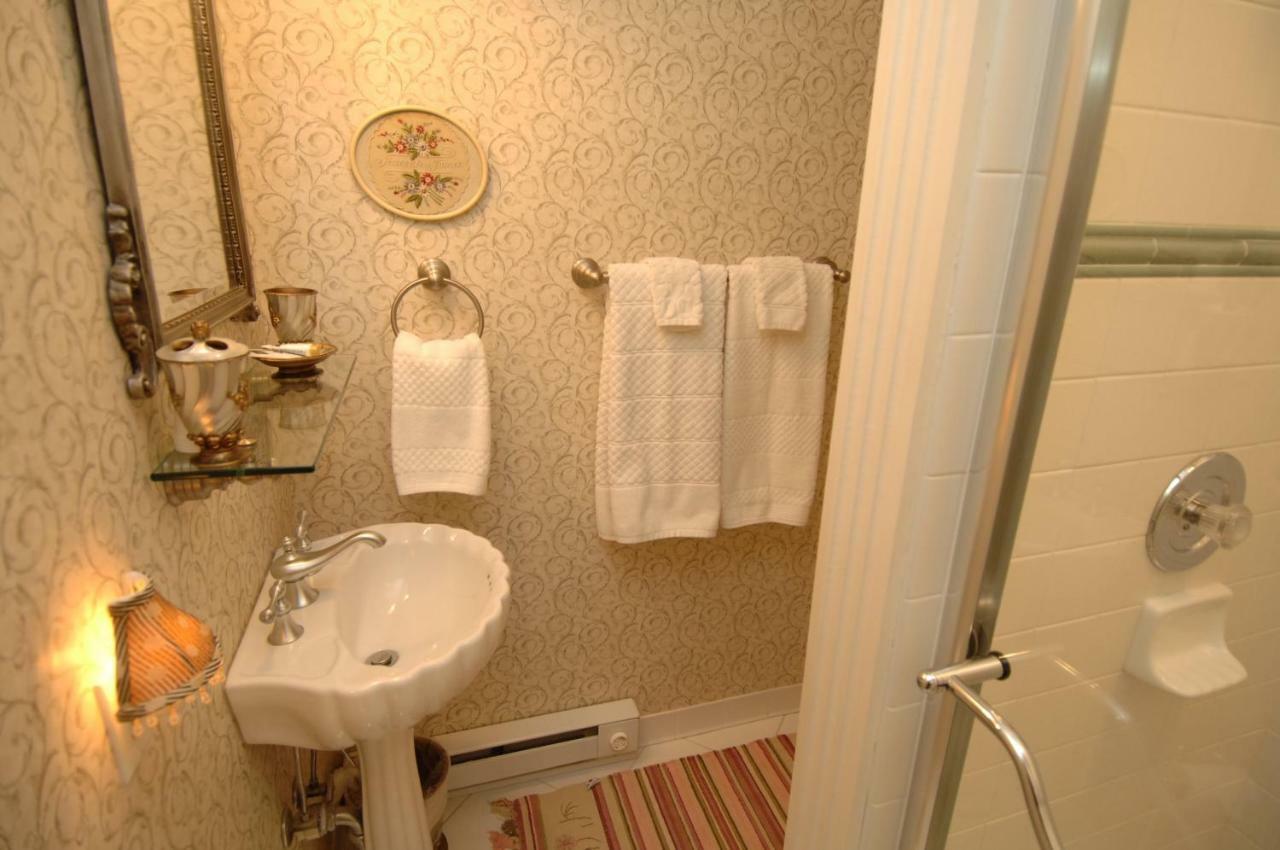 A B&B At The Edward Harris House Inn Рочестер Экстерьер фото
